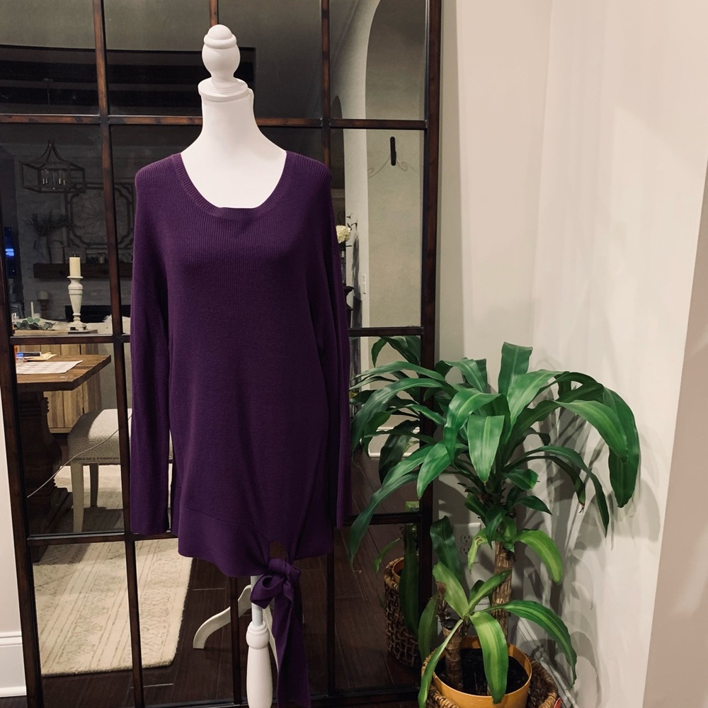 Long ribbed, sweater with tie at left front bottom.  Great for leggings.